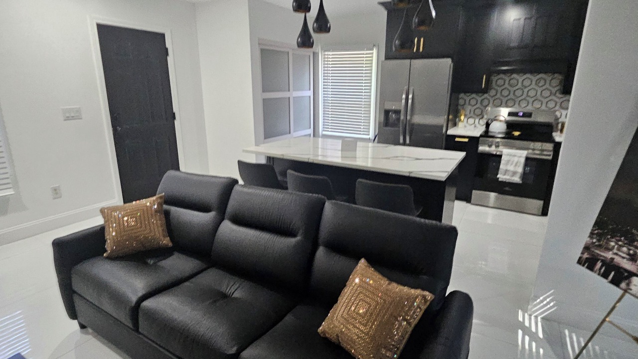 Photo of Livingroom in Candler-McAfee