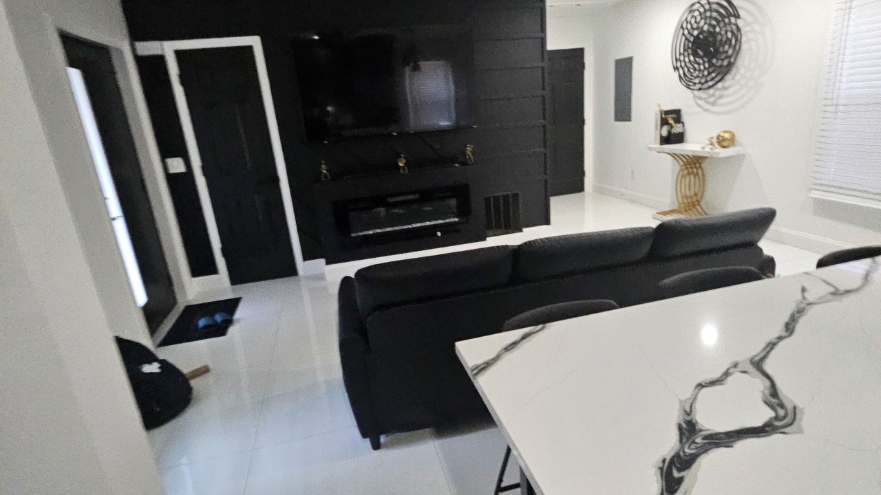 Photo of Livingroom in Candler-McAfee