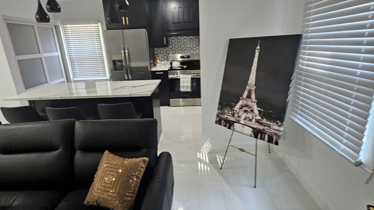 Photo of Livingroom in Candler-McAfee