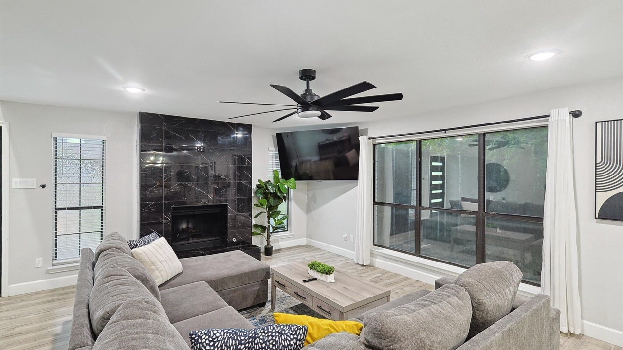 Photo of Livingroom in Flower Mound