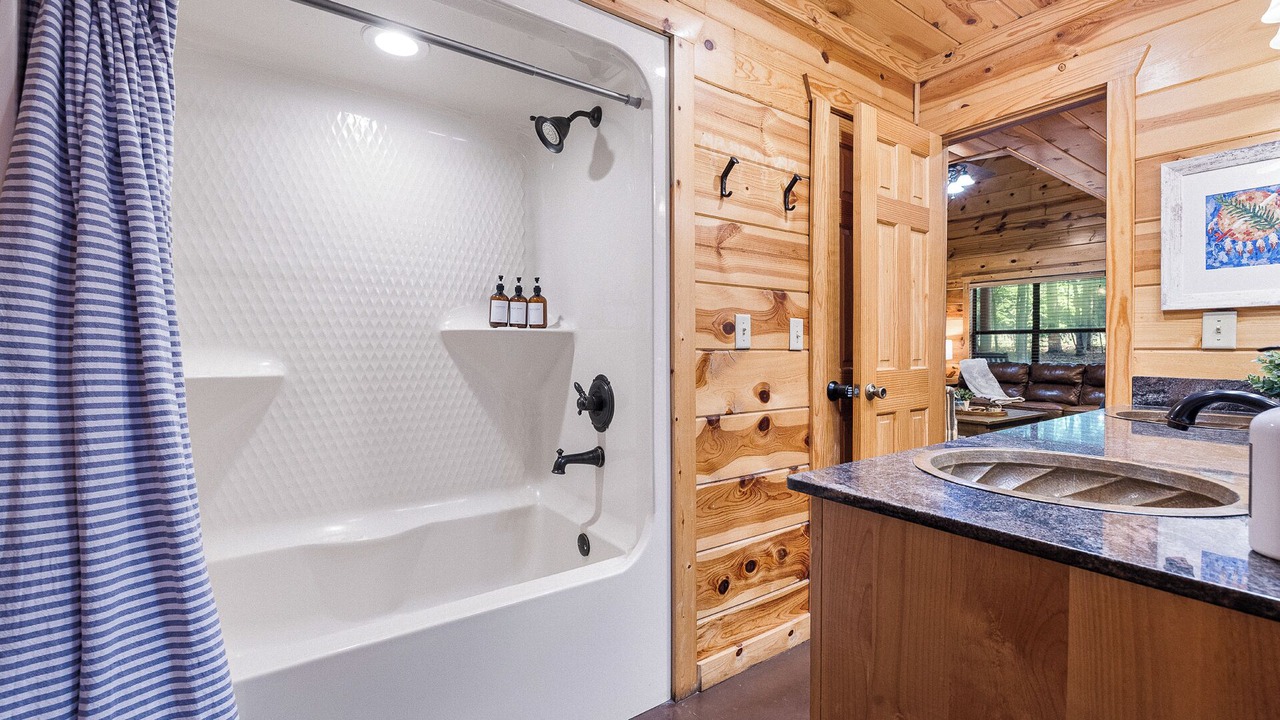 Photo of Bathroom in Broken Bow