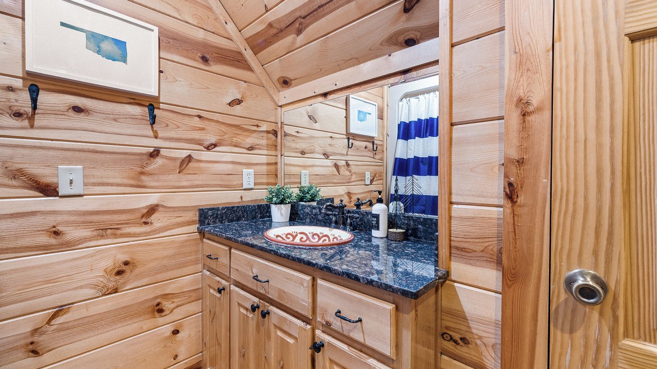 Photo of Bathroom in Broken Bow