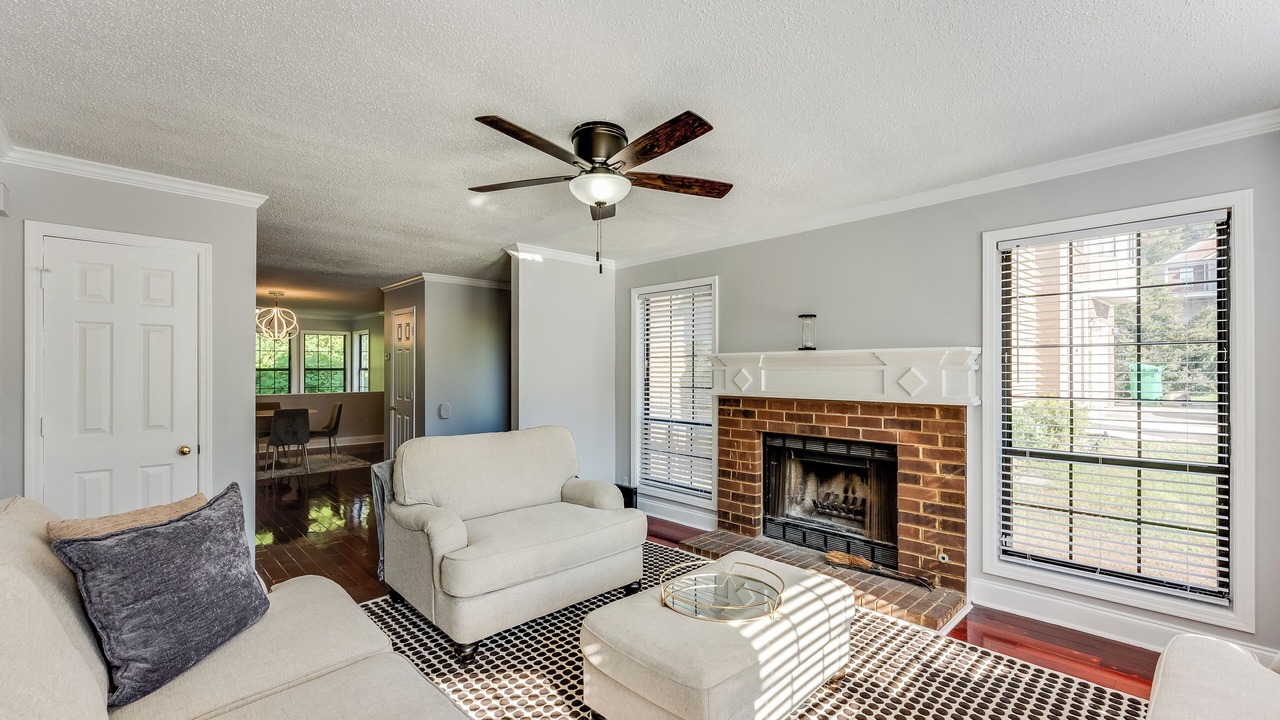 Photo of Livingroom in Stone Mountain
