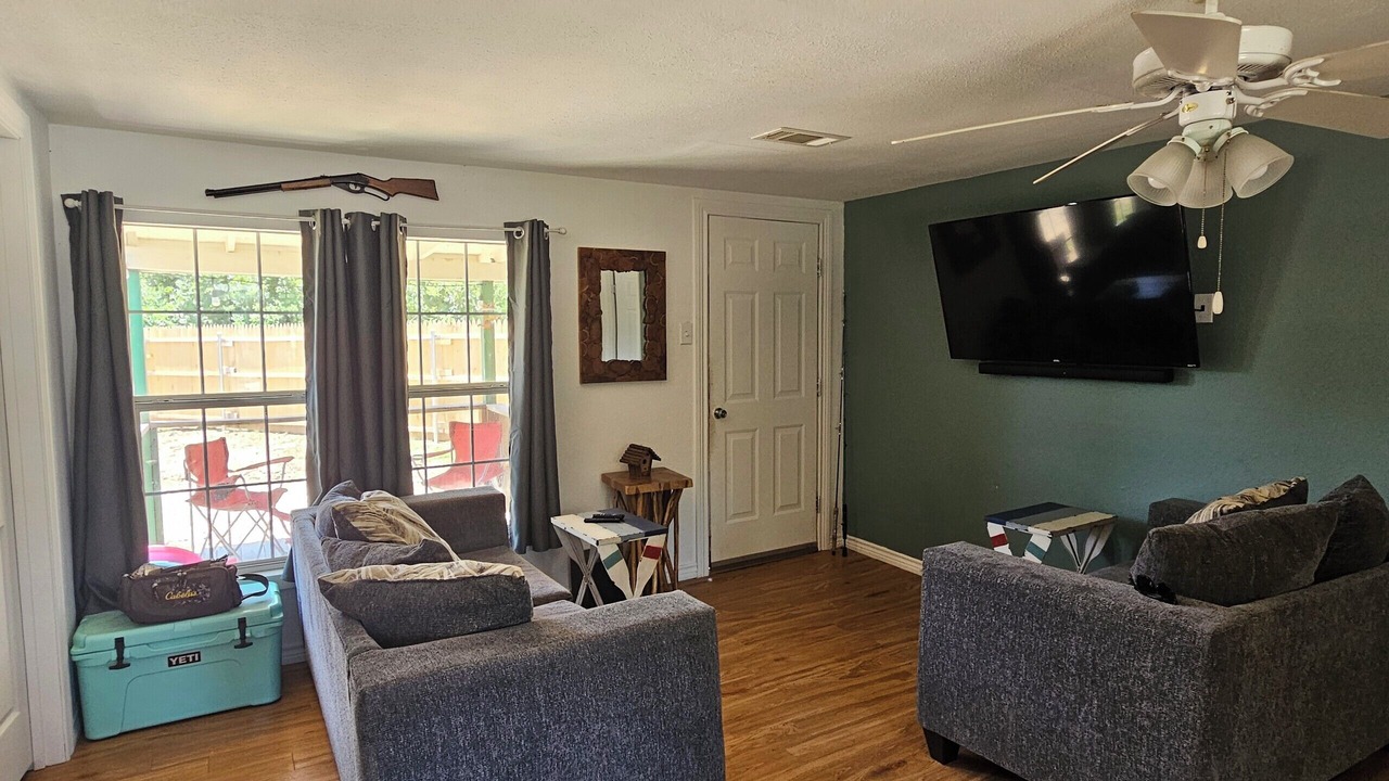 Photo of Livingroom in Whitney