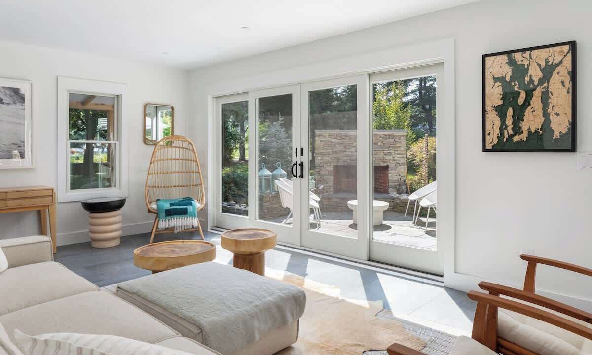 Photo of Livingroom in Jamestown Shores