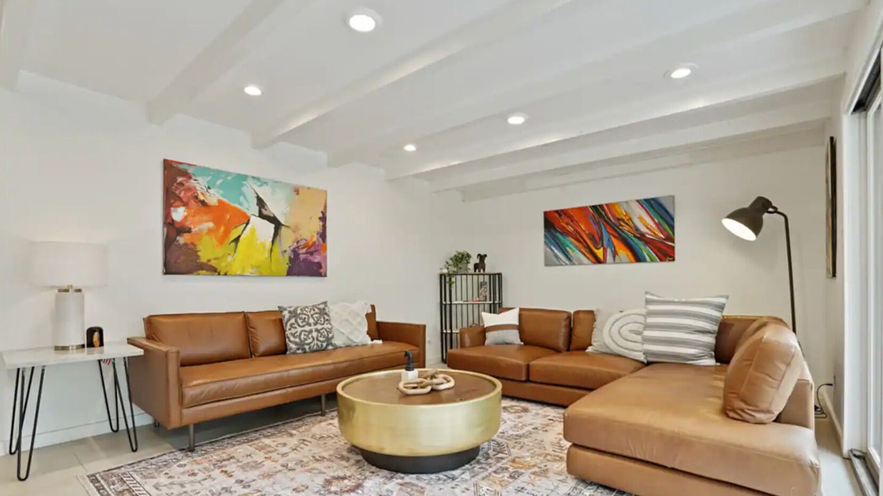 Photo of Livingroom in Highland Hills