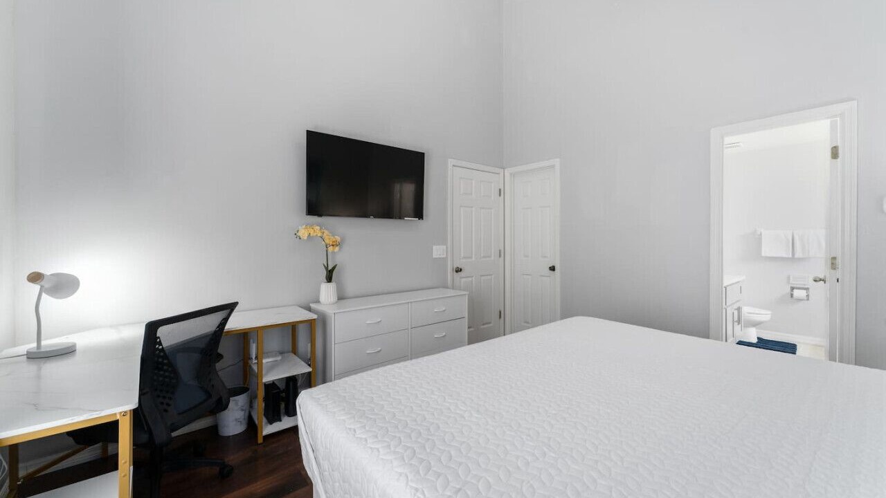 Photo of Bedroom in Crystal Cove