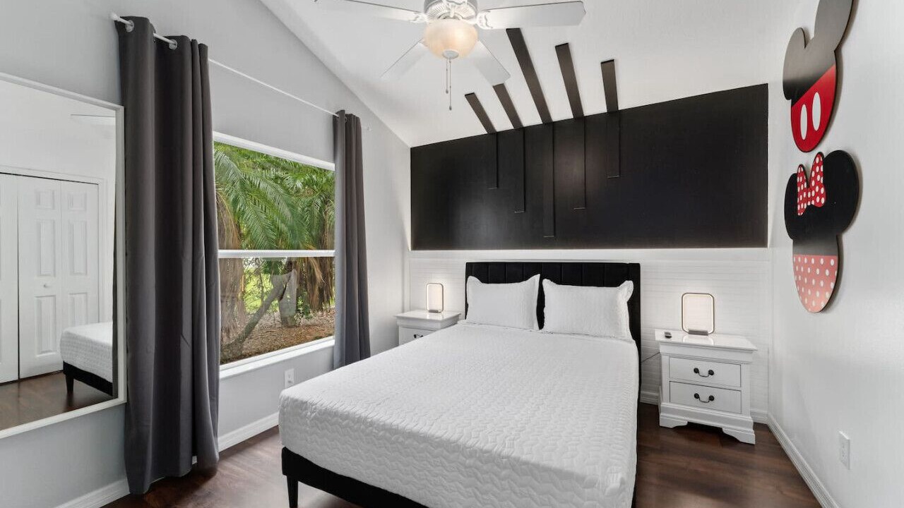 Photo of Bedroom in Crystal Cove