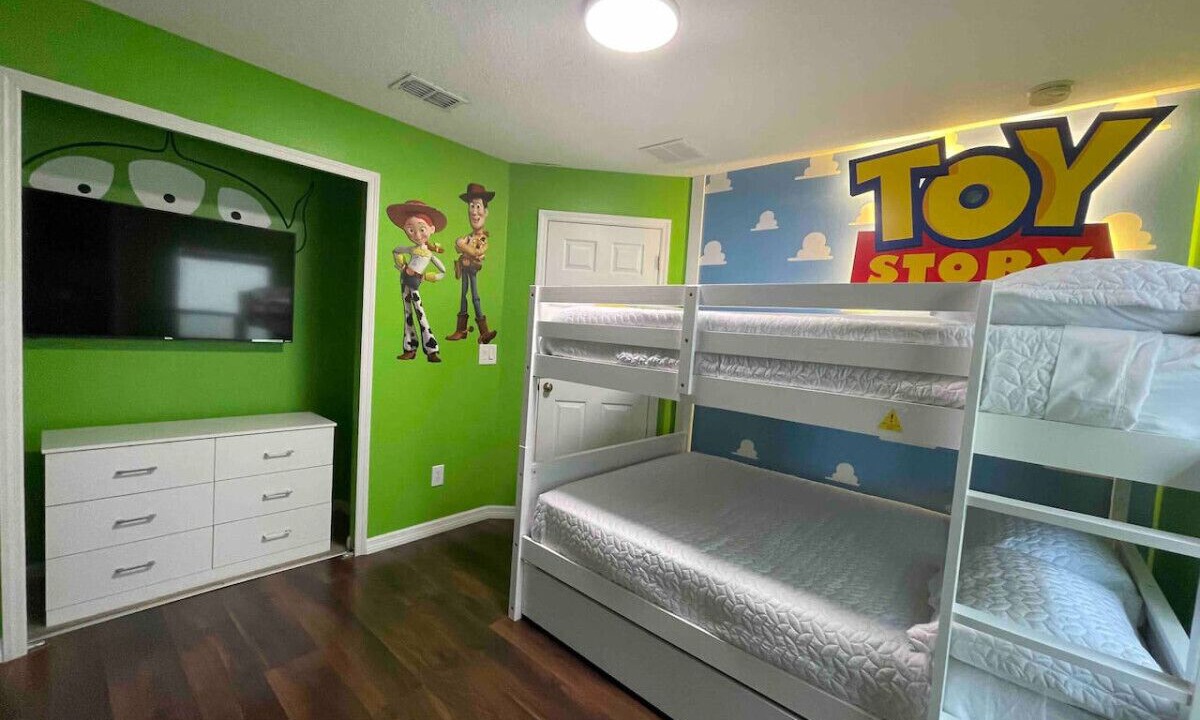 Photo of Bedroom in Crystal Cove