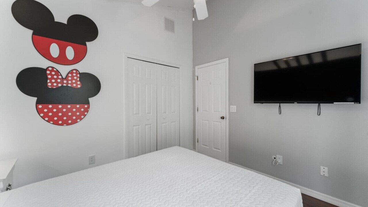 Photo of Bedroom in Crystal Cove