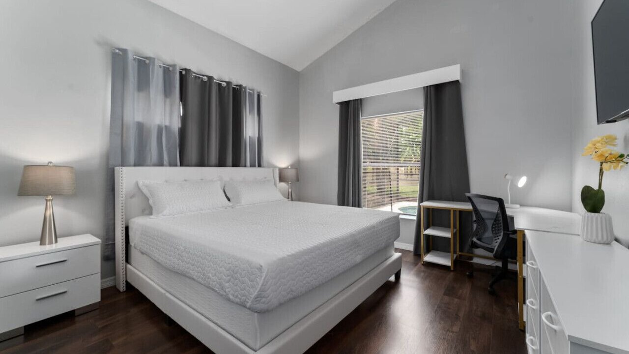 Photo of Bedroom in Crystal Cove