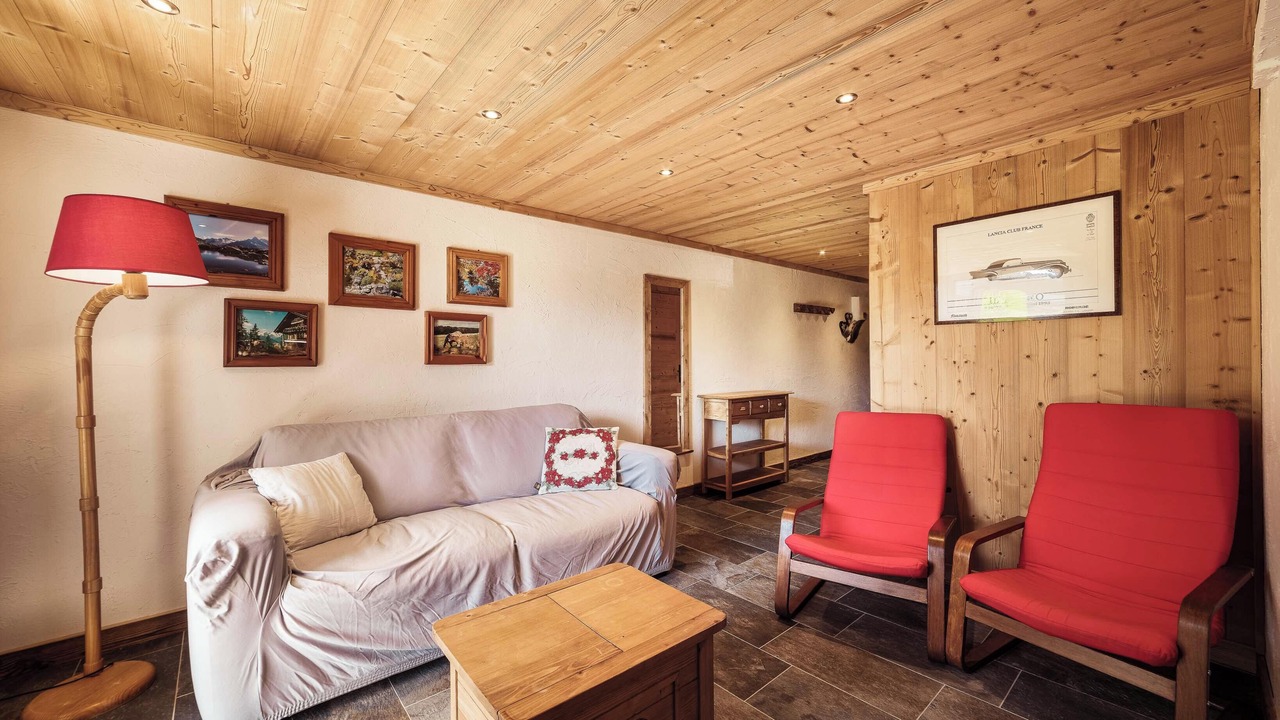 Photo of Livingroom in Demi-Quartier