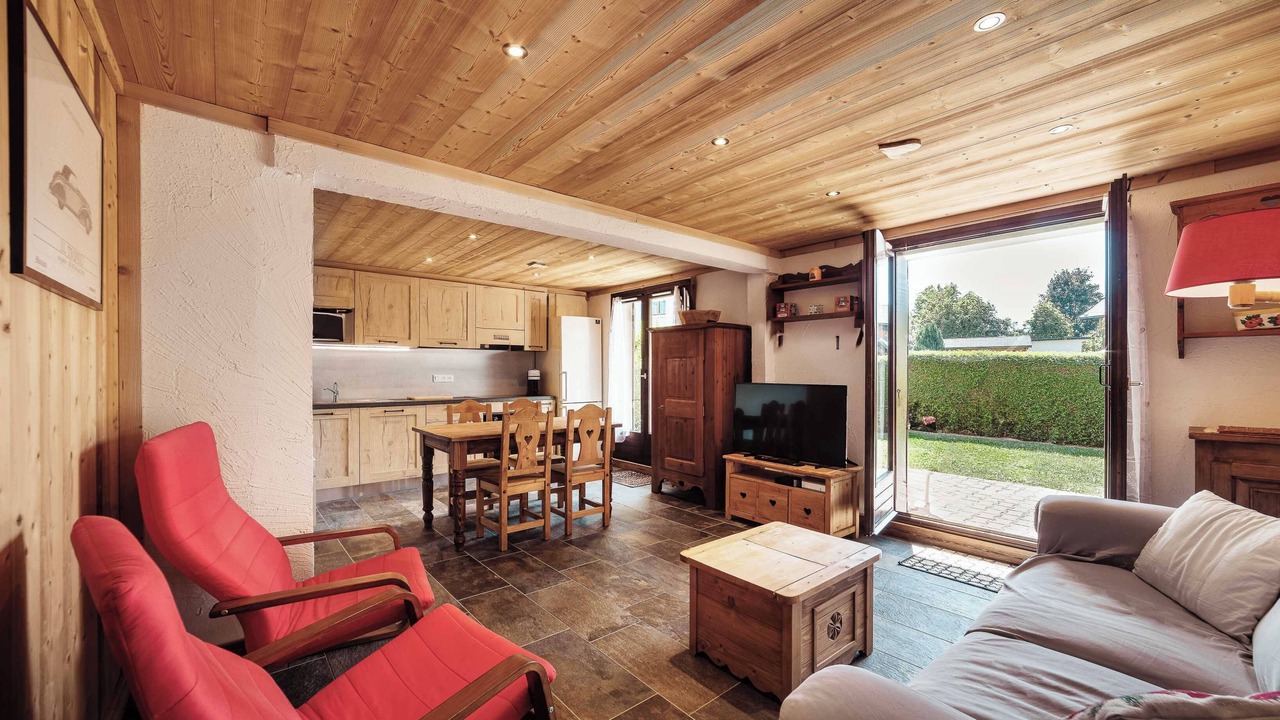Photo of Livingroom in Demi-Quartier