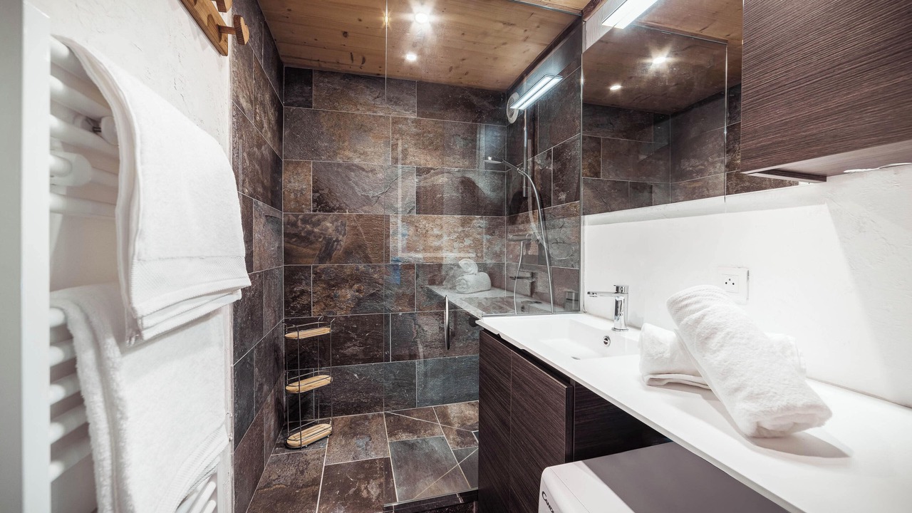 Photo of Bathroom in Demi-Quartier