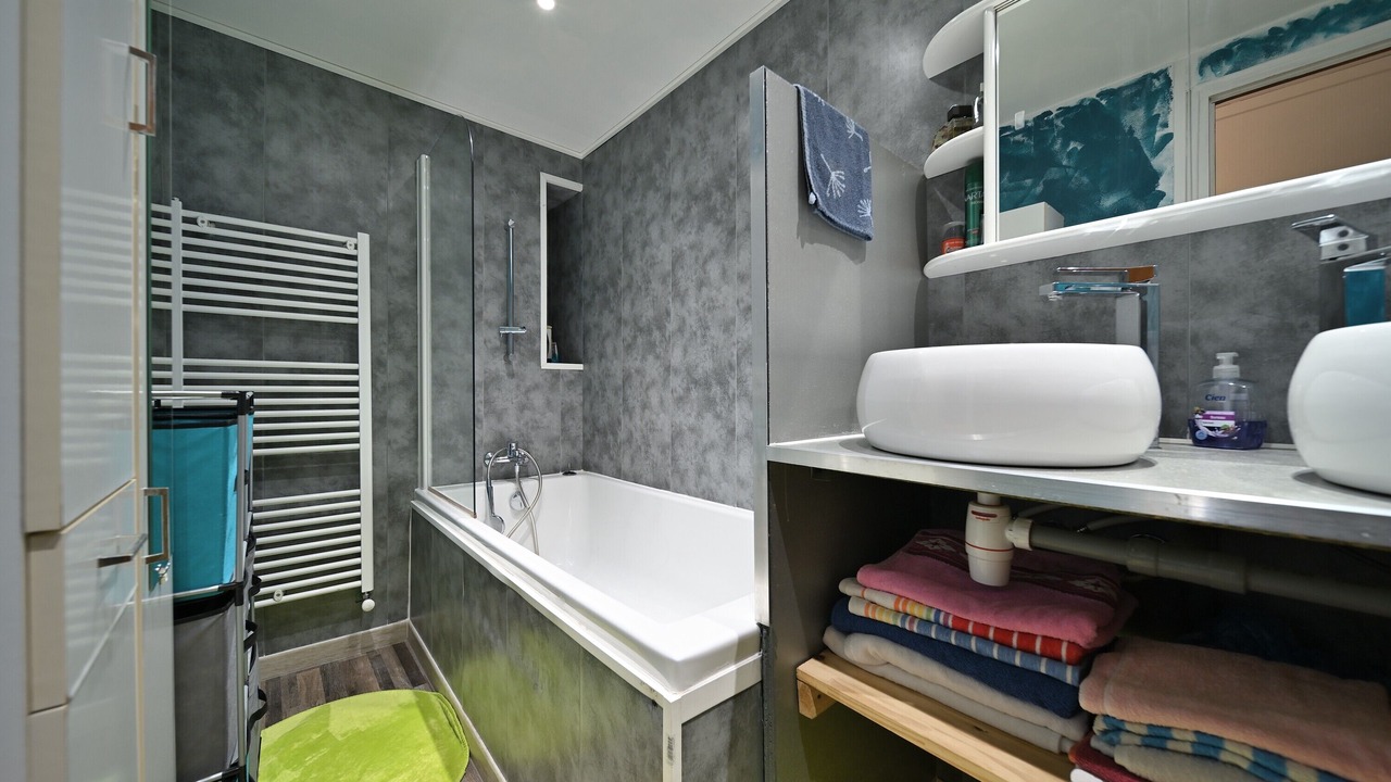 Photo of Bathroom in Melles