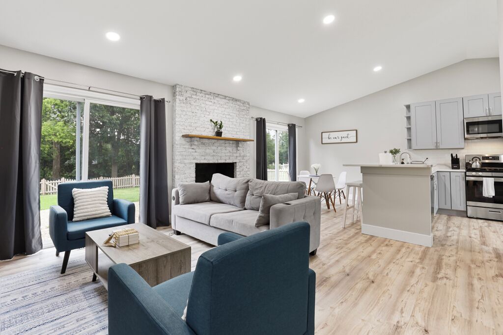 Photo of Livingroom in Island Lake