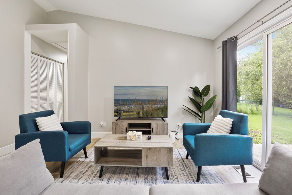 Photo of Livingroom in Island Lake