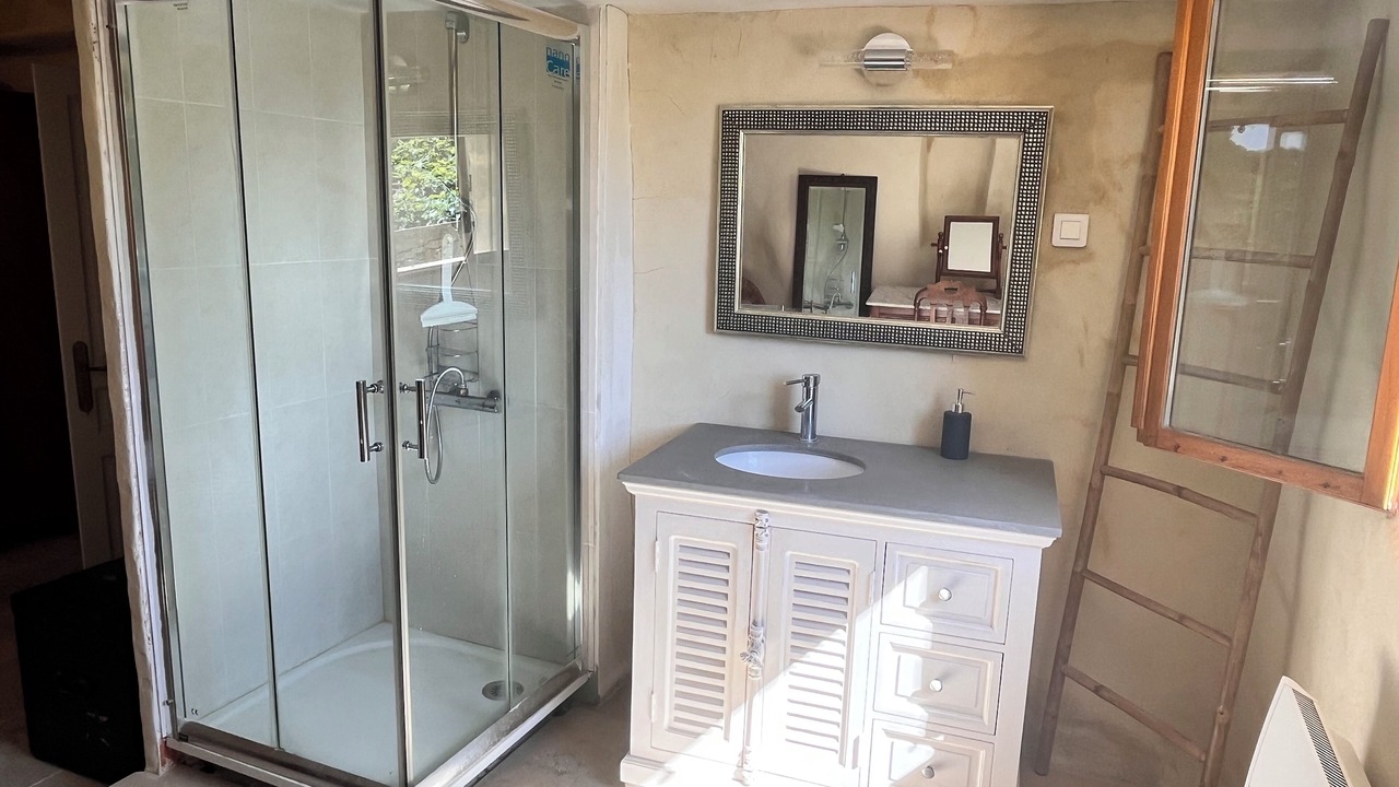 Photo of Bathroom in Saint-Hippolyte-de-Montaigu