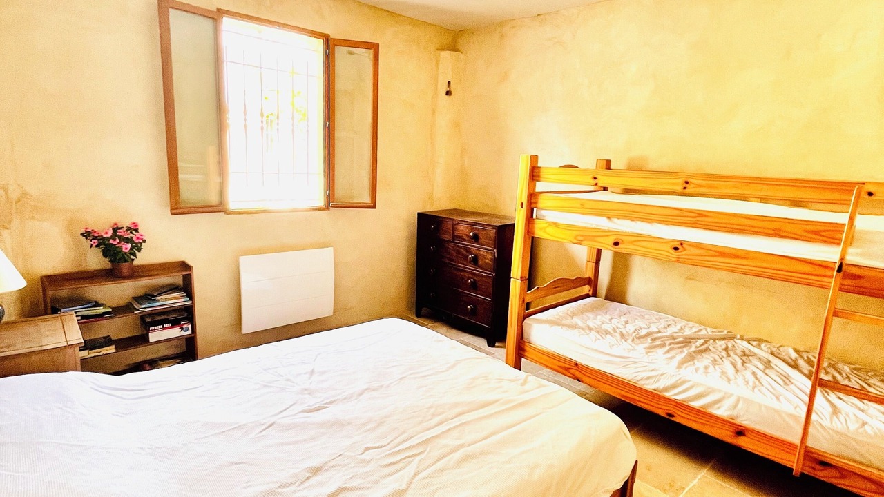 Photo of Bedroom in Saint-Hippolyte-de-Montaigu