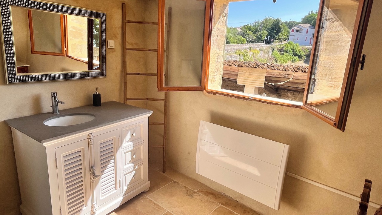 Photo of Bathroom in Saint-Hippolyte-de-Montaigu