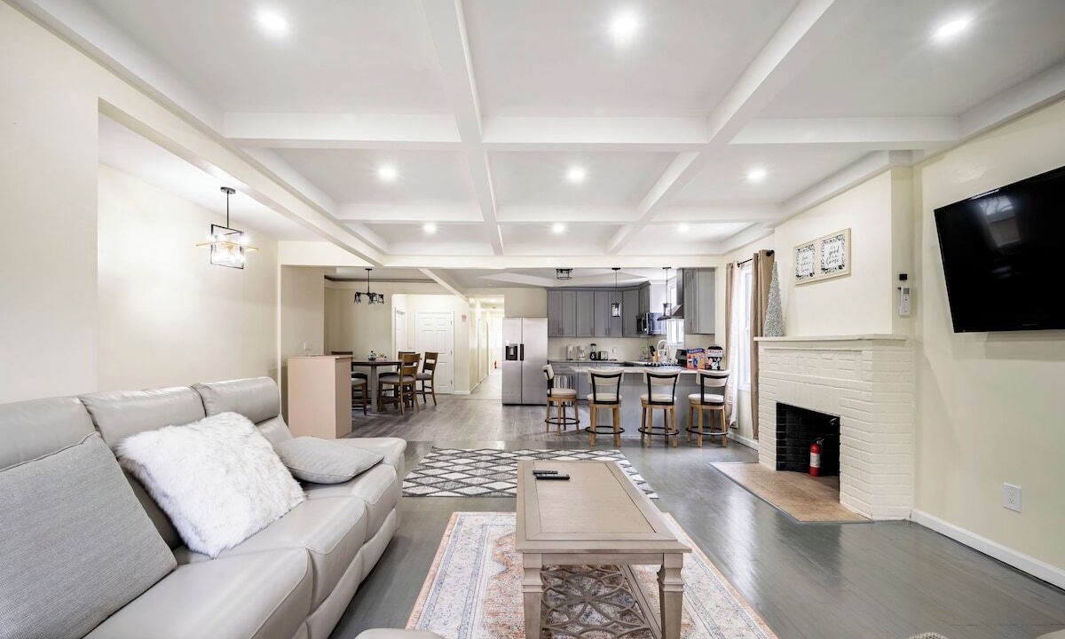 Photo of Livingroom in Jamaica Hills