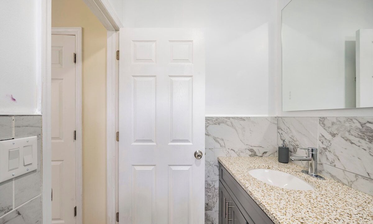 Photo of Bathroom in Jamaica Hills