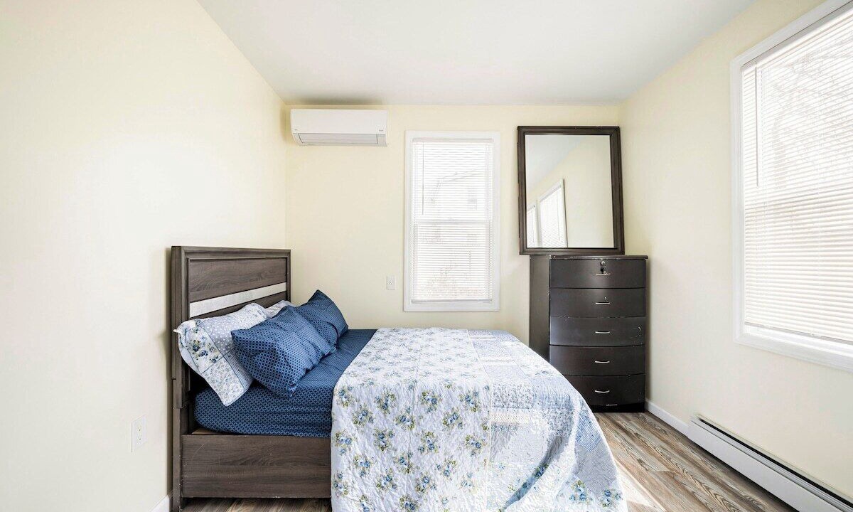 Photo of Bedroom in Jamaica Hills