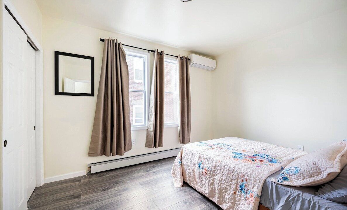Photo of Bedroom in Jamaica Hills
