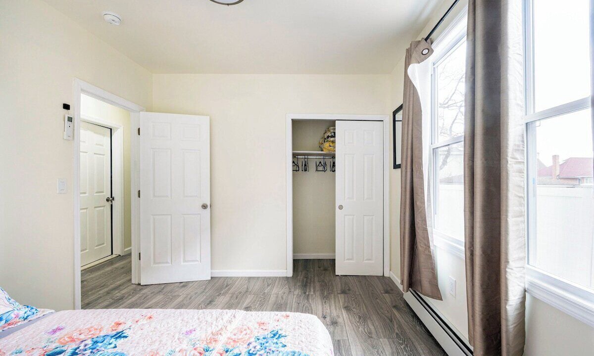 Photo of Bedroom in Jamaica Hills