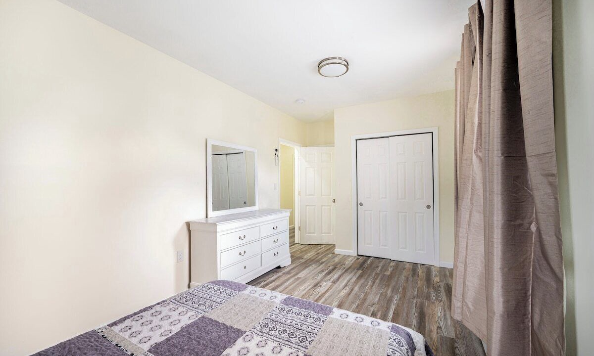Photo of Bedroom in Jamaica Hills