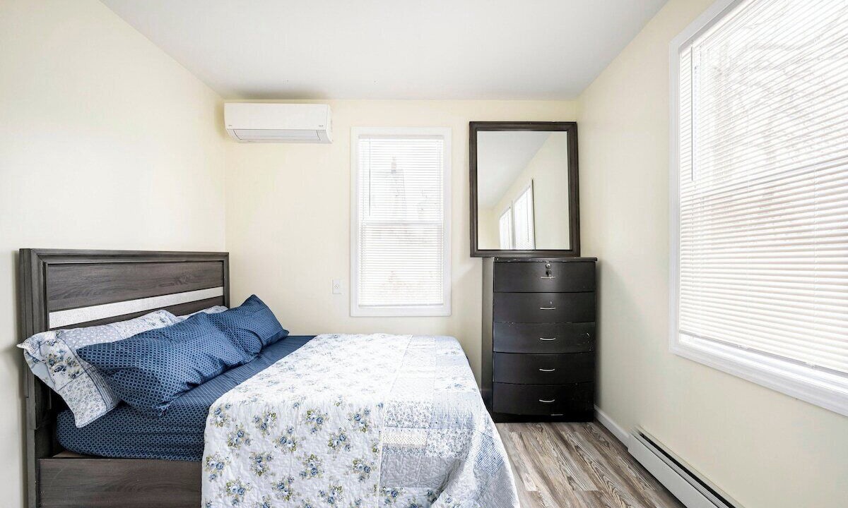 Photo of Bedroom in Jamaica Hills