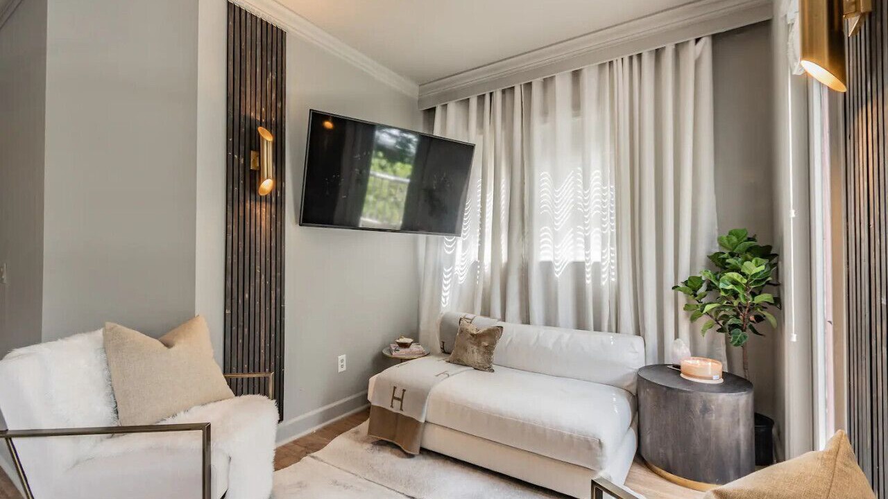 Photo of Livingroom in Courier City - Oscawana