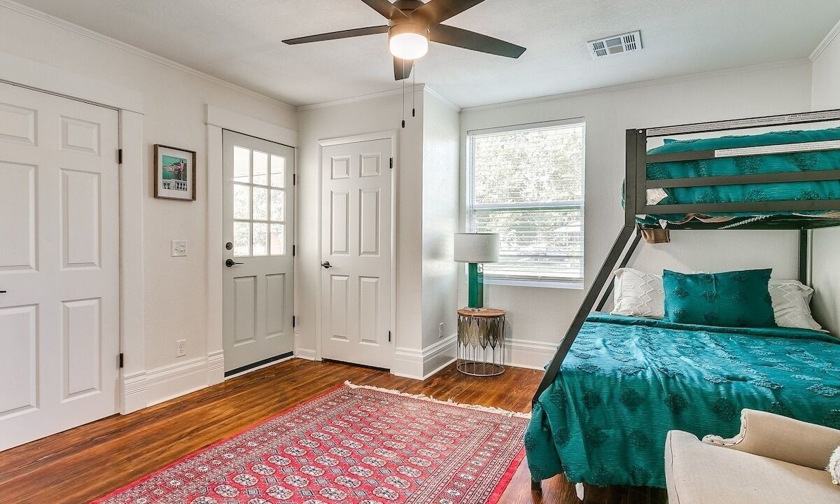 Photo of Bedroom in Crescent