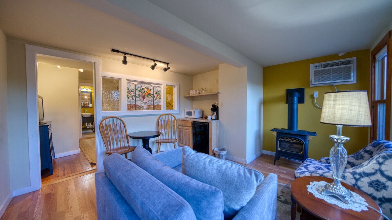 Photo of Bedroom in Eureka Springs Historic District