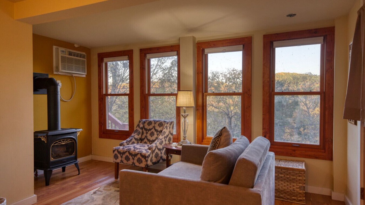 Photo of Bedroom in Eureka Springs Historic District