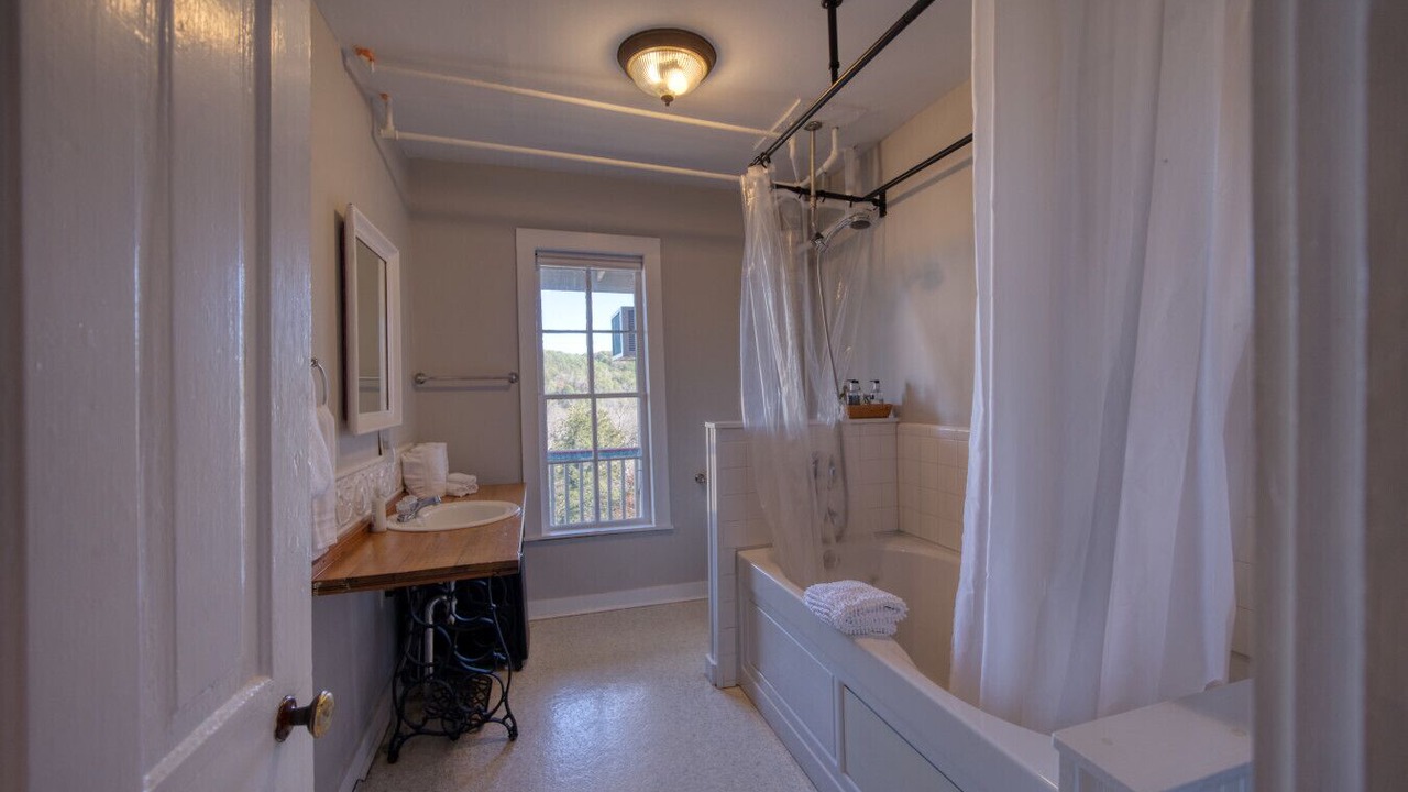 Photo of Bathroom in Eureka Springs Historic District