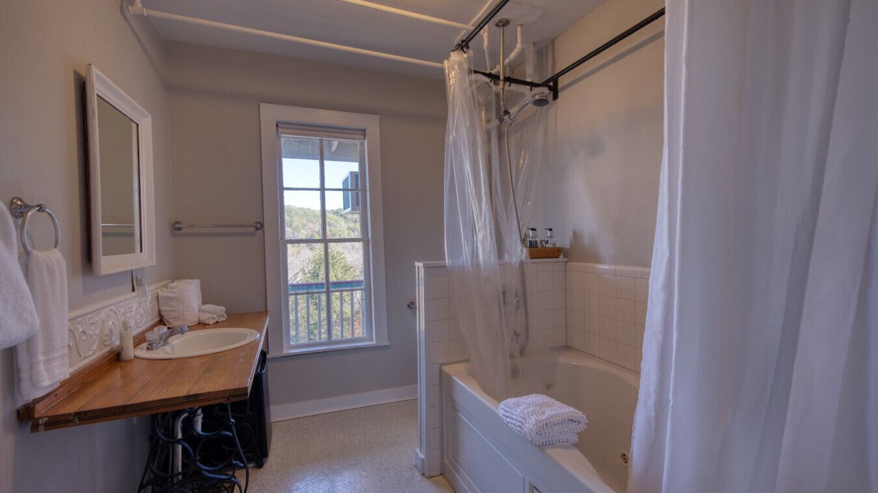 Photo of Bathroom in Eureka Springs Historic District