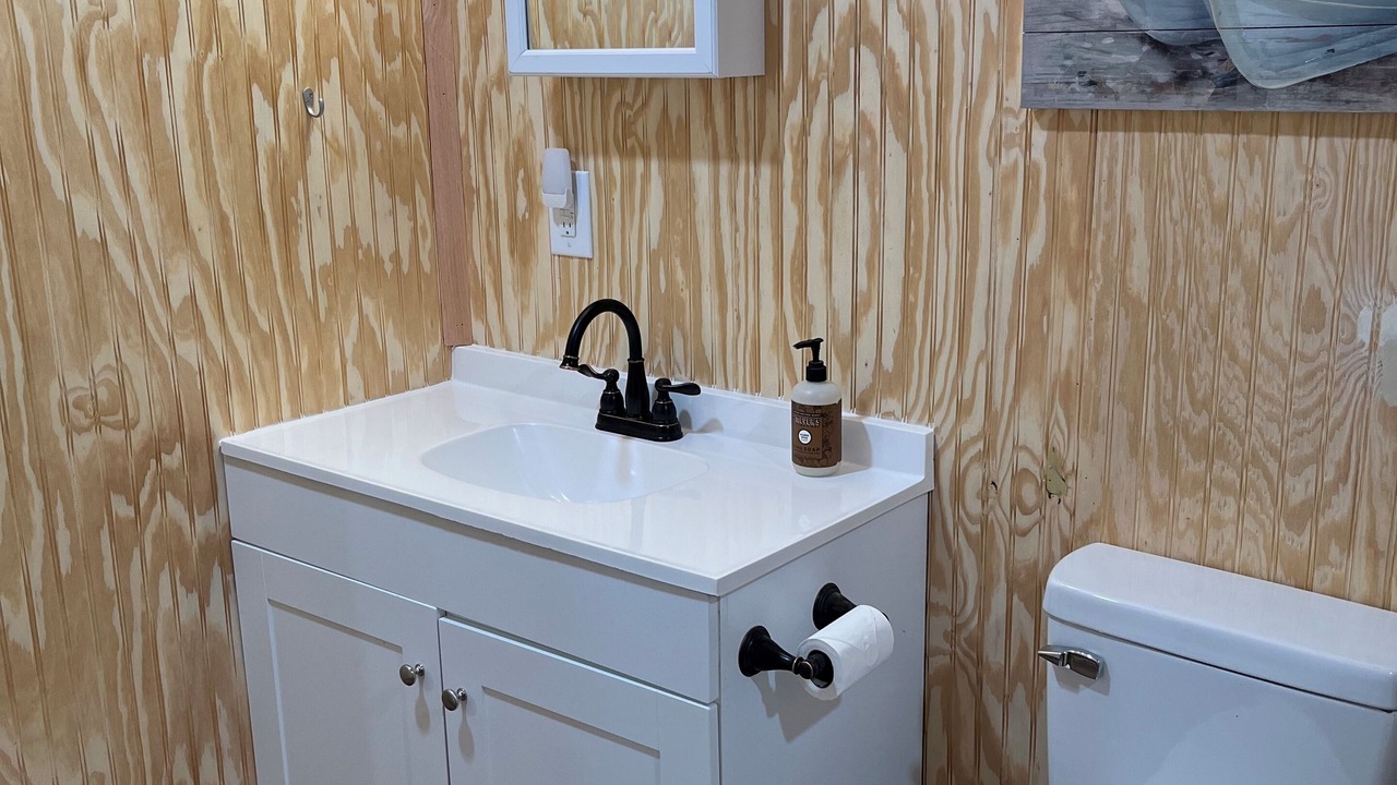 Photo of Bathroom in Commerce