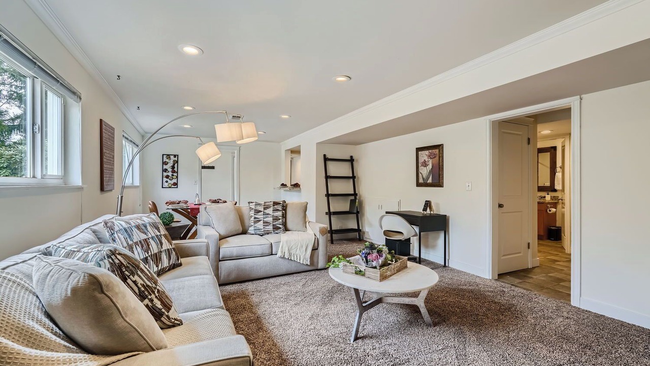 Photo of Livingroom in SeaTac