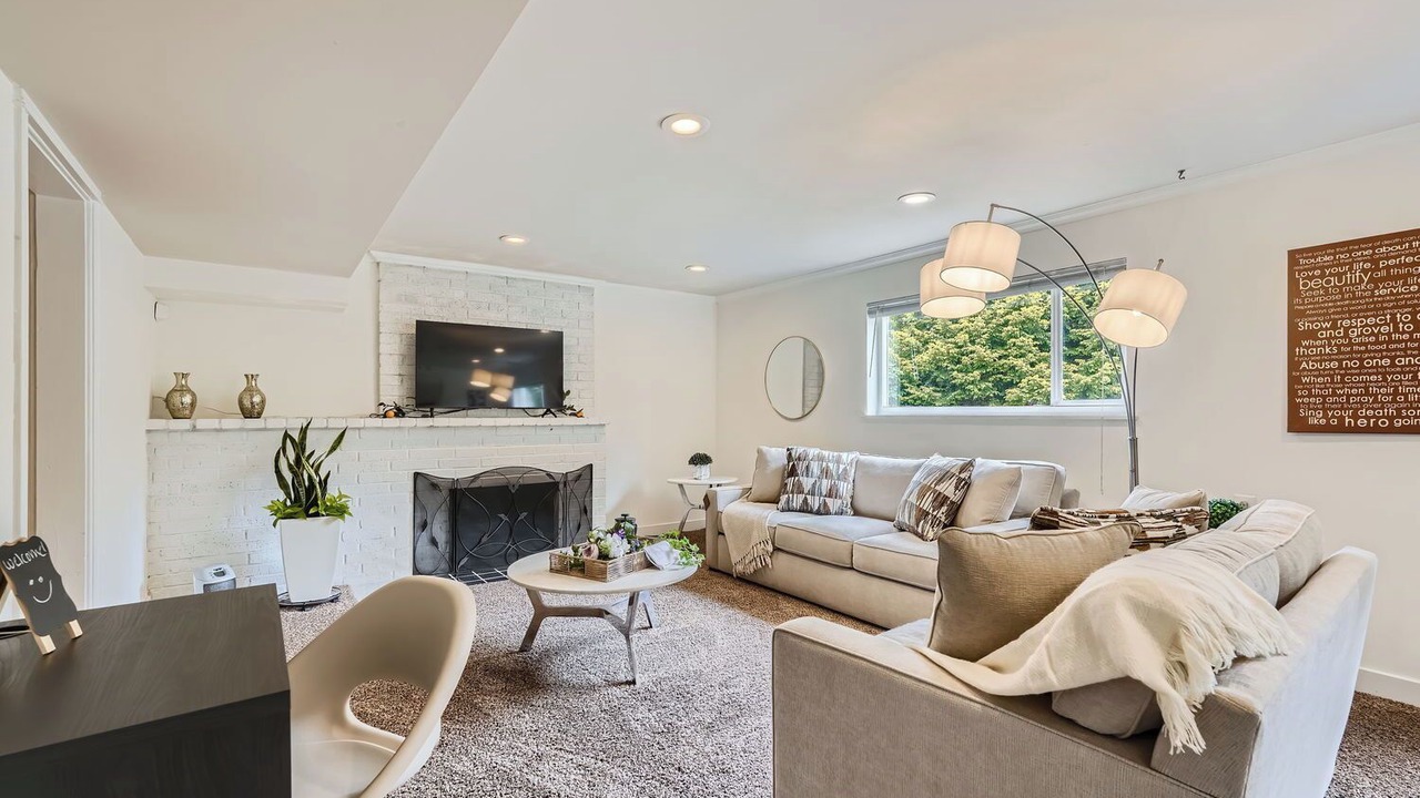 Photo of Livingroom in SeaTac