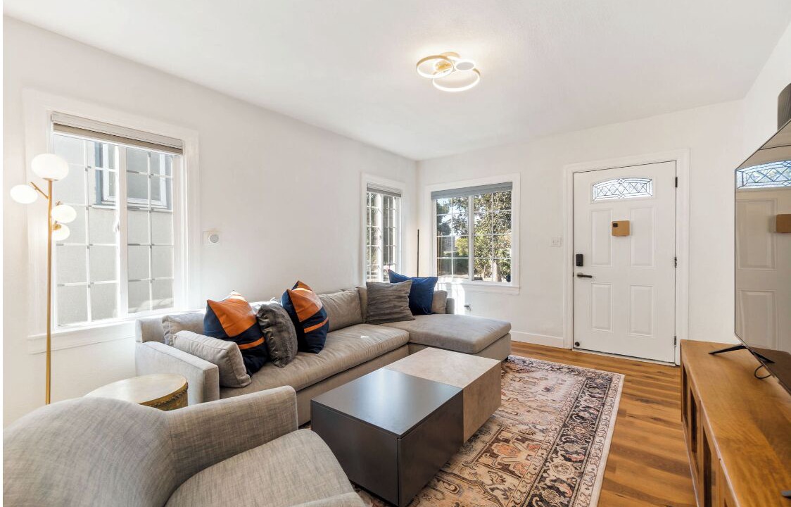 Photo of Livingroom in South Berkeley