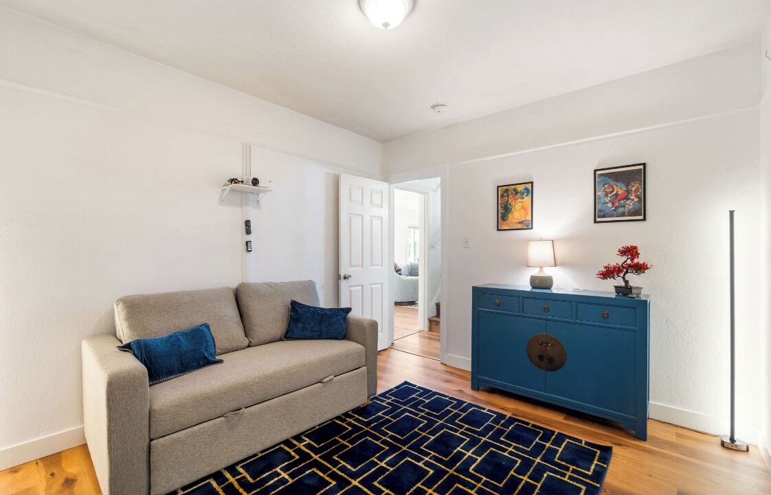 Photo of Livingroom in South Berkeley