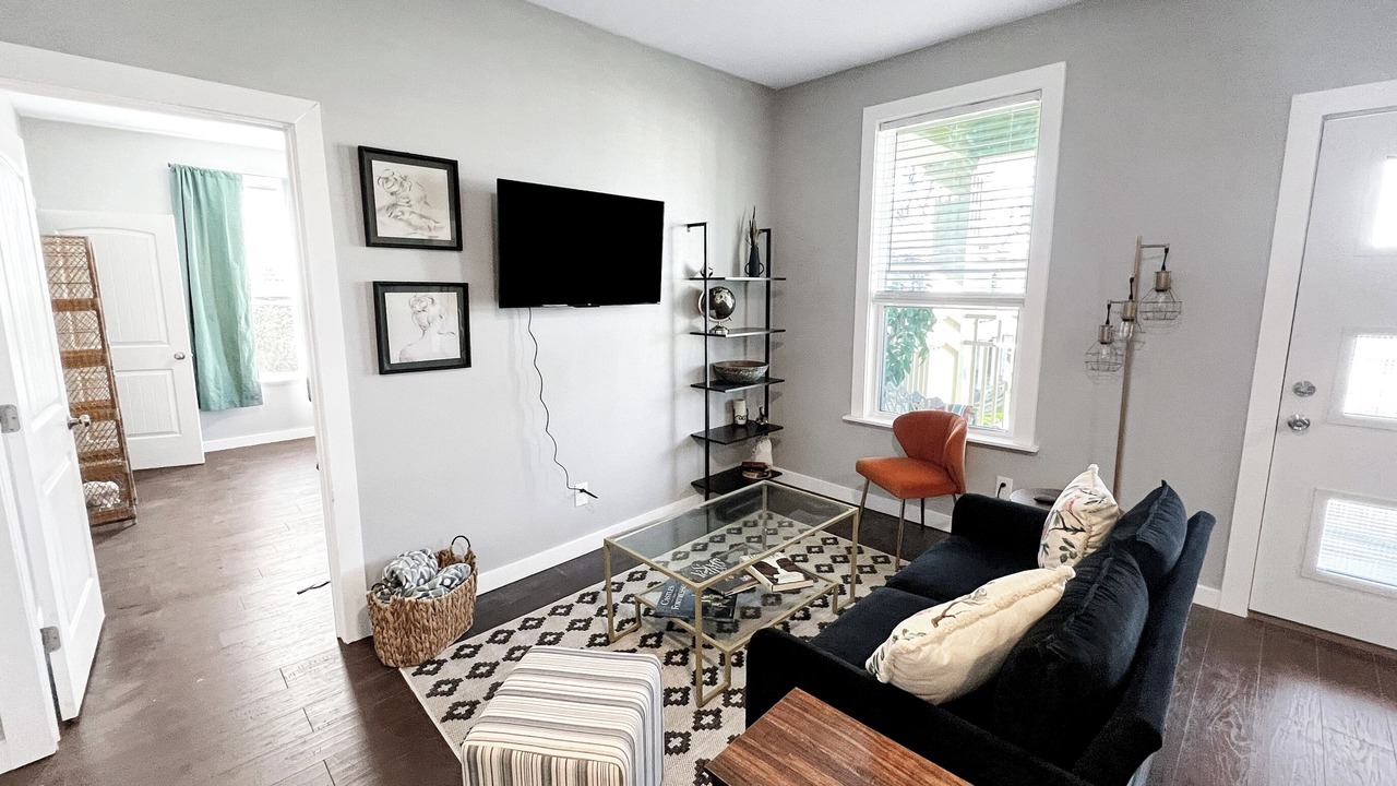 Photo of Livingroom in Five Points