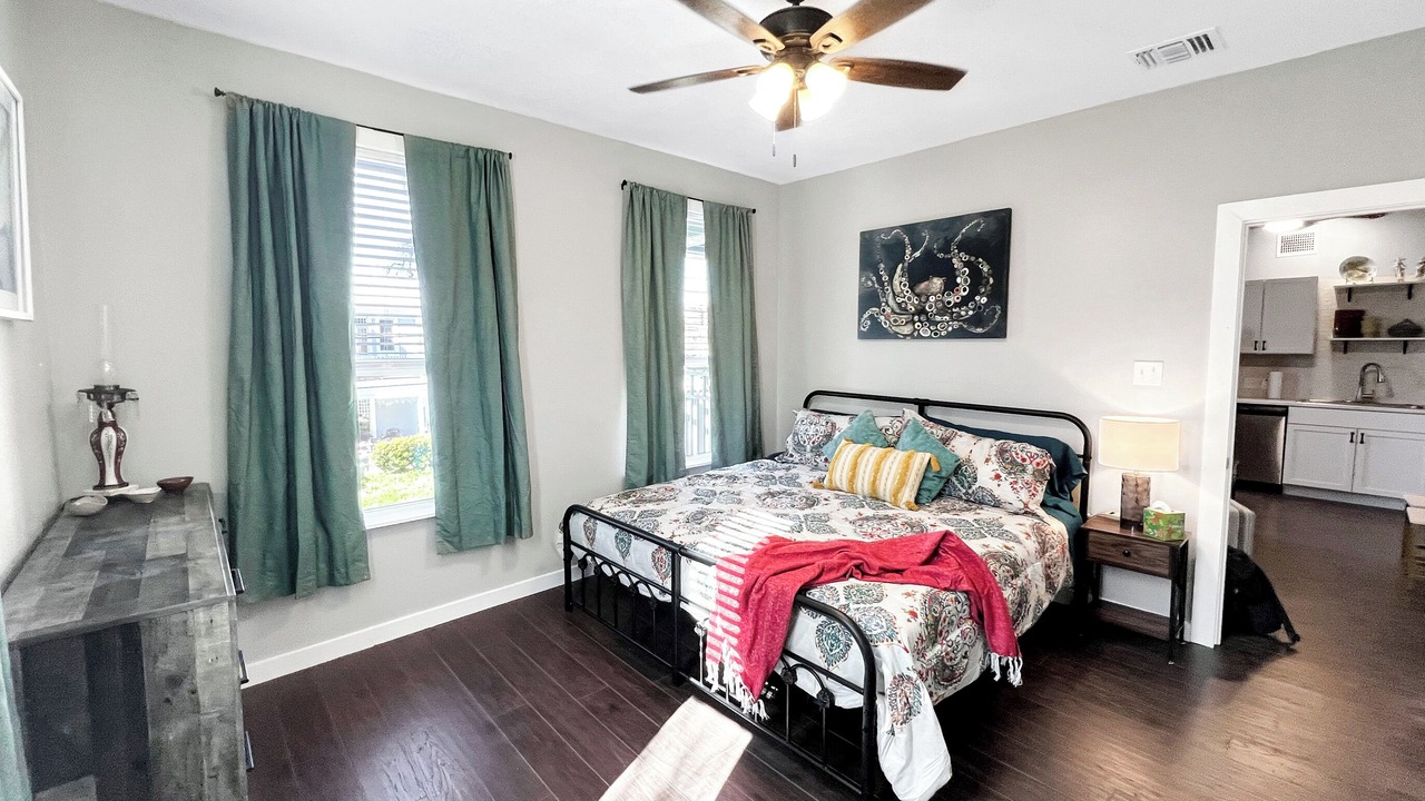 Photo of Bedroom in Five Points