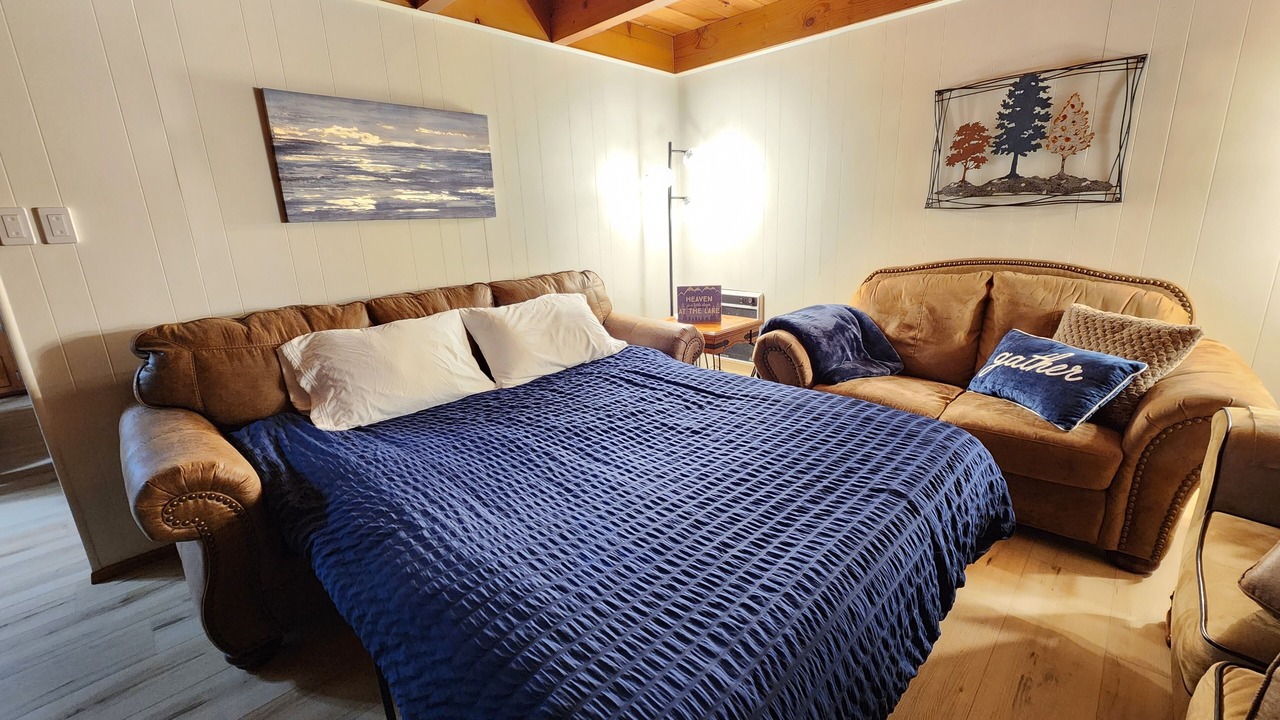 Photo of Bedroom in Fawnskin