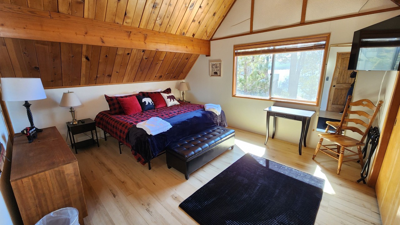 Photo of Bedroom in Fawnskin