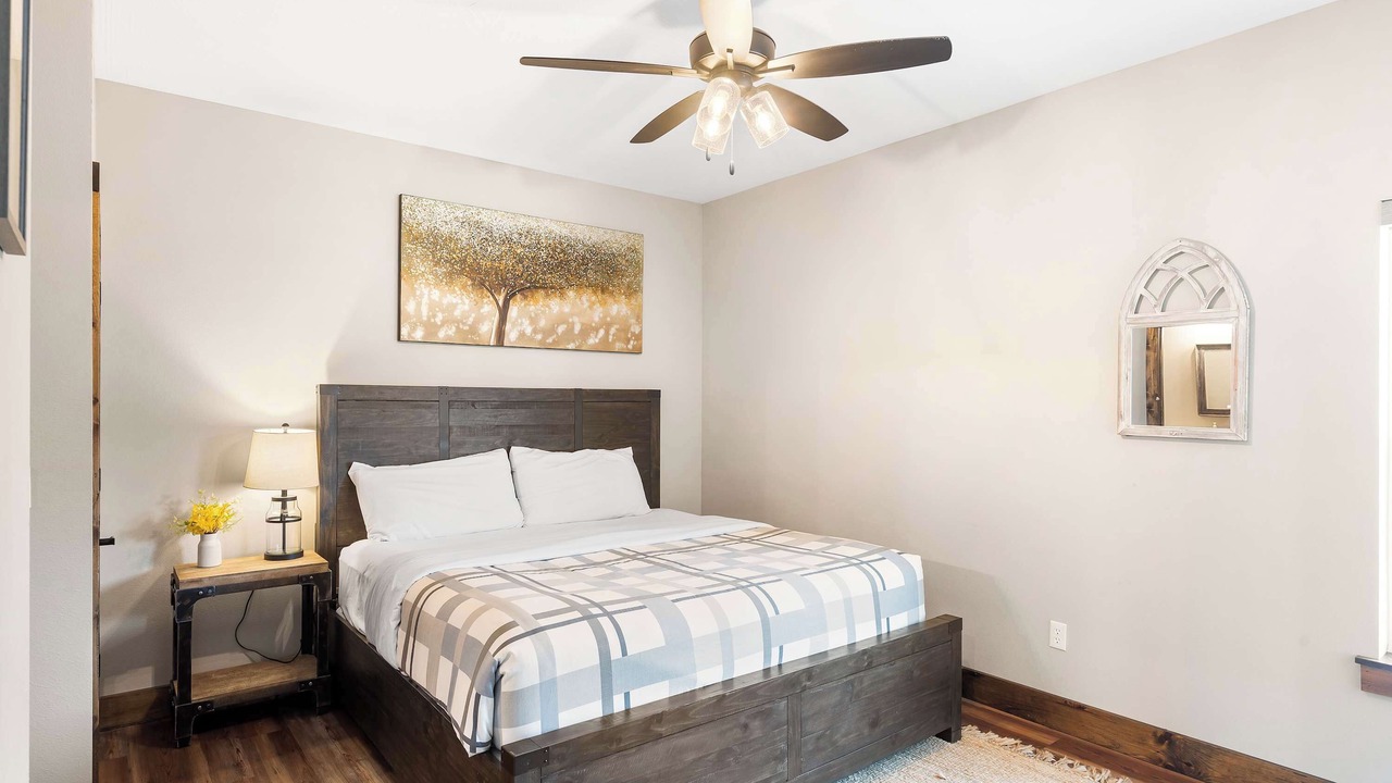 Photo of Others in Hollister