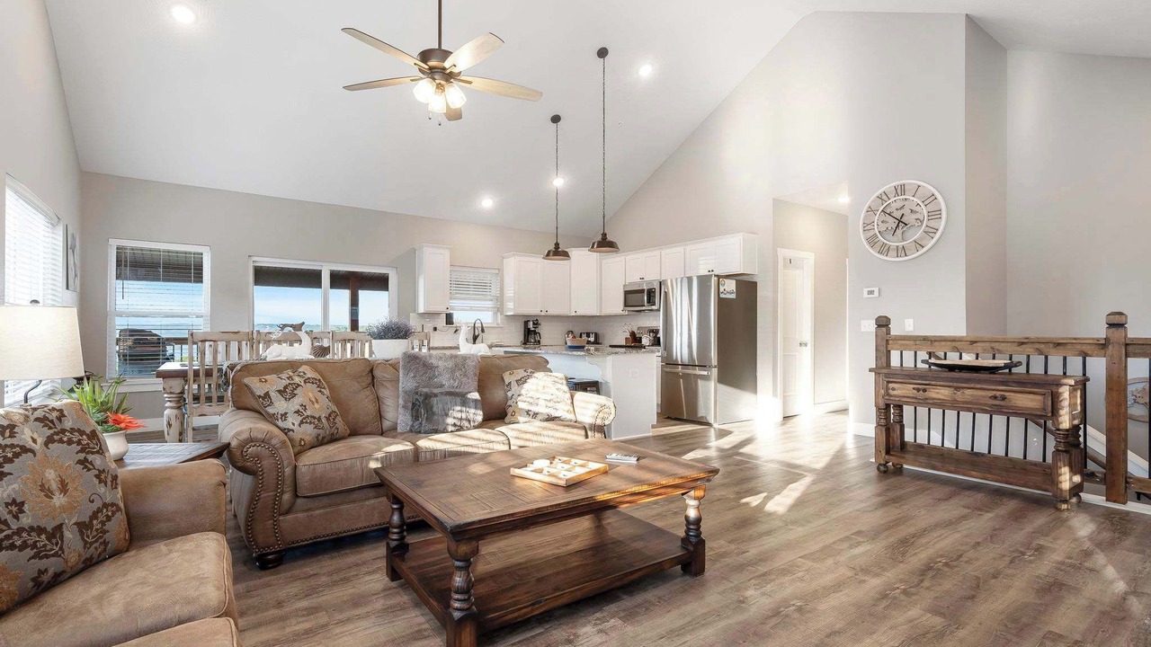 Photo of Livingroom in Kimberling City