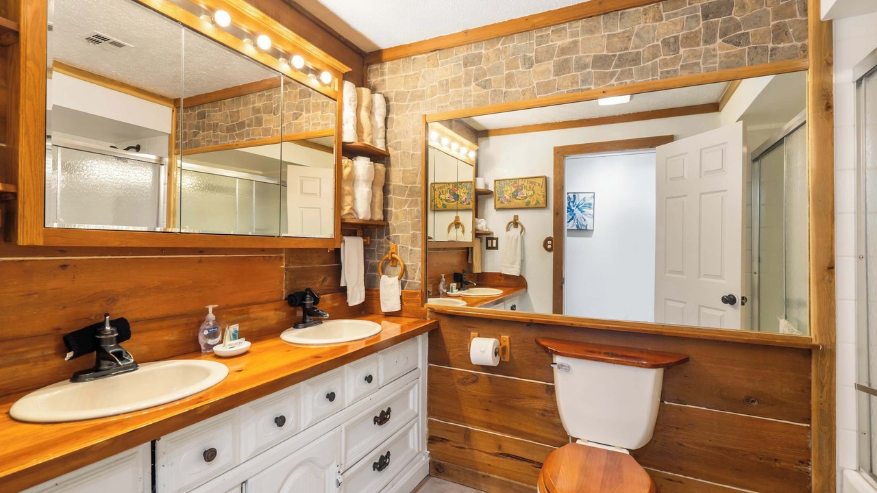 Photo of Bathroom in Kirbyville