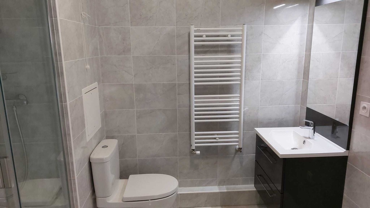 Photo of Bathroom in Le Plessis-Robinson